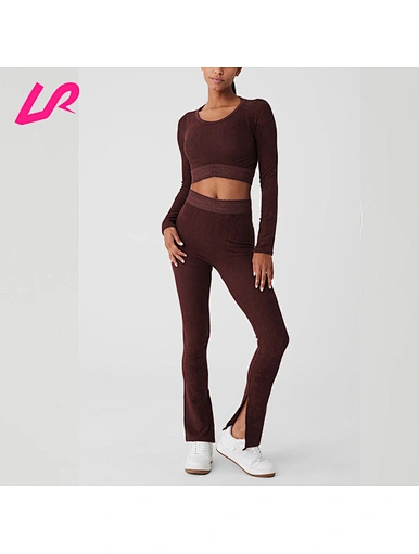 Get seamless comfort and style with our yoga set. Made with high-quality and stretchy fabric, our seamless yoga set offers a comfortable and flattering fit.